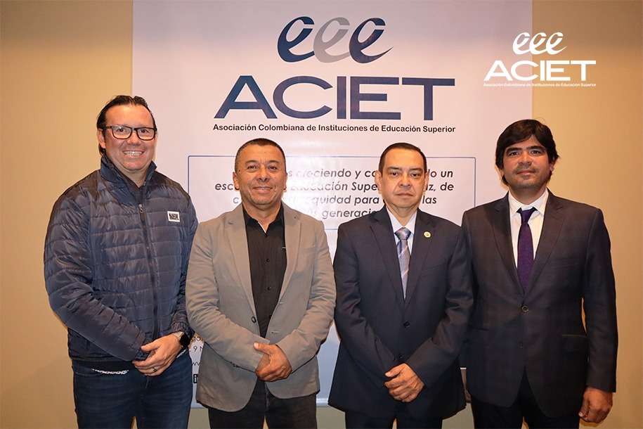 Rector IES CINOC EDUCACIÓN SUPERIOR